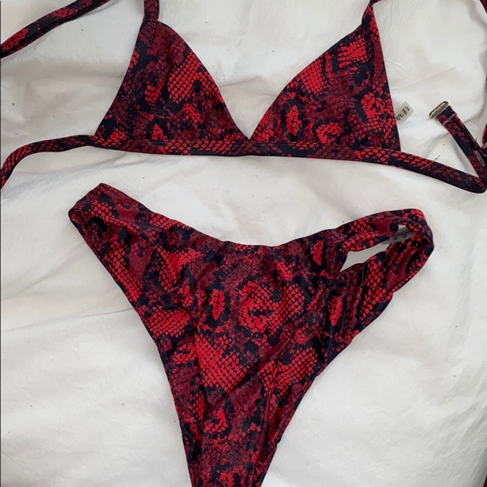 CUTE BATHING suit